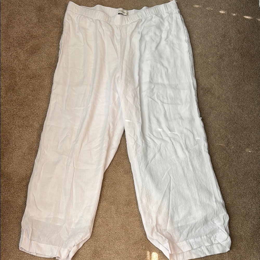 Abercrombie & Fitch Wide Leg White Pull-on pants